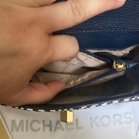 EUC Michael Kors Blue Navy and White Kinsley XS satchel. - Picture 10 of 17